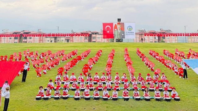 Bozdoğan'da 23 Nisan yağmura rağmen coşkuyla kutlandı
