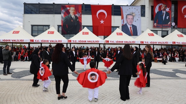 Iğdır'da 23 Nisan coşkusu: Özel bireylerden duygulandıran gösteri