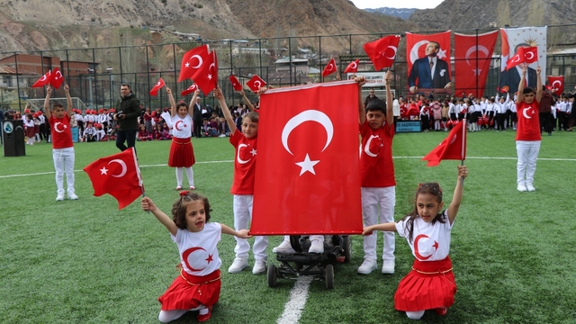 Erzurum'un Oltu ilçesinde 23 Nisan coşkusu