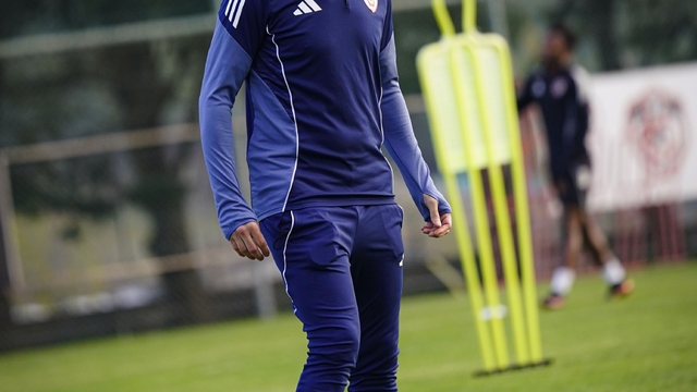 Gaziantep FK, Mirel Radoi yönetiminde ilk antrenmanını yaptı