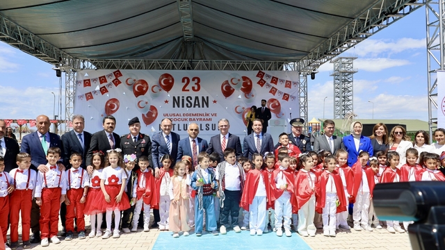 Van'da 23 Nisan Ulusal Egemenlik ve Çocuk Bayramı kutlandı
