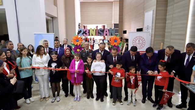 Tekirdağ'da "23 Nisan" resim sergisi açıldı