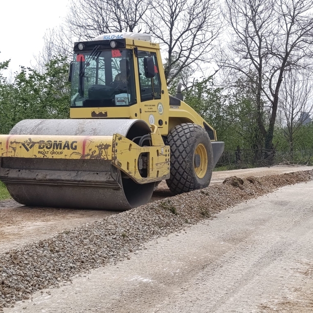 Kaynaşlı'da grup yolu yenileniyor