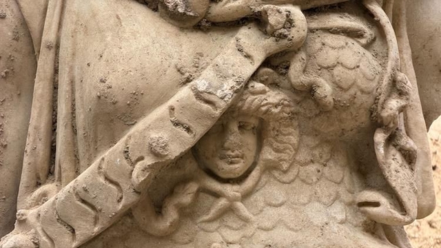 Laodikeia'da 2 metrelik Athena heykeli gün yüzüne çıkartıldı
