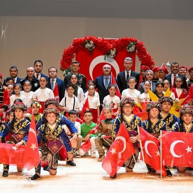 Denizli'de geleceğin teminatı çocuklar sahne aldı