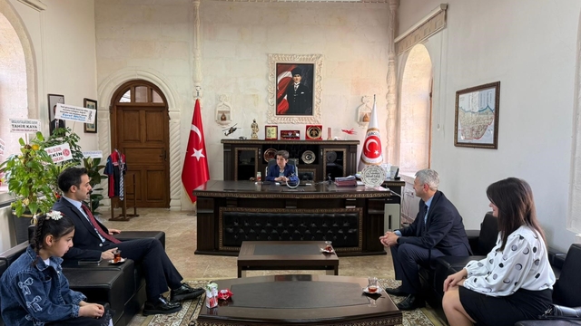 Gercüş'te kaymakamlık makamı geleceğin teminatı çocuklara emanet