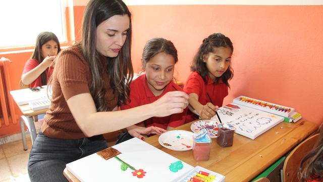 Şırnak'ta çocukların dilekleri 106 balonla gökyüzüne taşındı