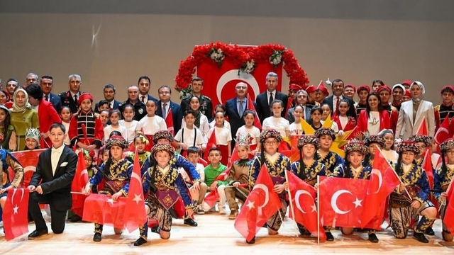Denizli'de geleceğin teminatı çocuklar sahne aldı