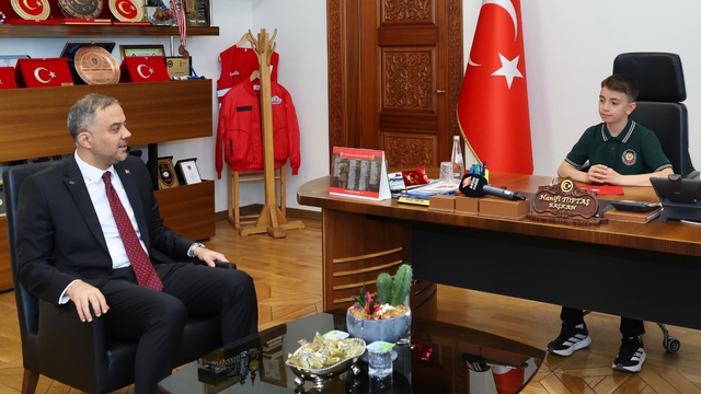 Başkan Toptaş, 23 Nisan'da koltuğunu minik Halil'e devretti