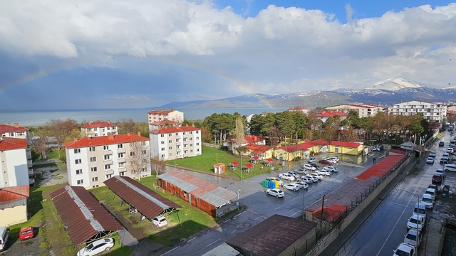 Tatvan'da gökkuşağı görsel şölen sundu