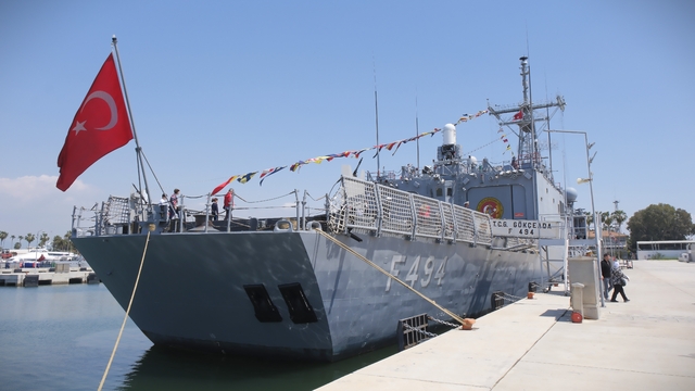 TCG Gökçeada gemisi Mersin'de ziyarete açıldı