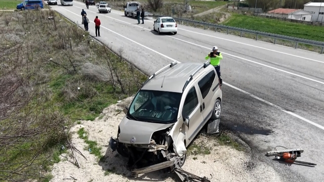 Aksaray'da 3 araç çarpıştı: 1'i ağır 7 yaralı