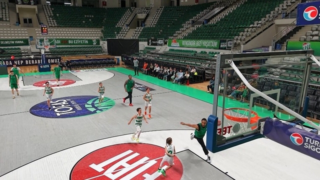Bursaspor Basketbol Takımı'nı 1.20'lik minikler terletti
Dev adamlar miniklere karşı
23 Nisan'da nefes kesen maç kamerada