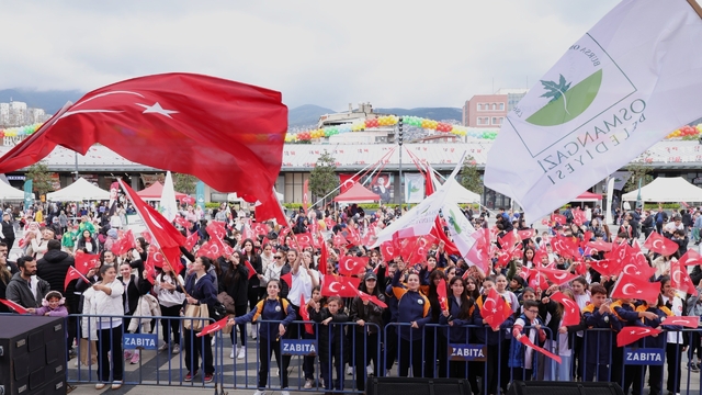 Osmangazi Belediyesi'nden çocuklara 3 gün sürecek bayram hediyesi
Osmangazi Belediyesi'nden çocuklara özel meydan
23 Nisan coşkusu Osmangazi Meydanı'nda yaşanıyor