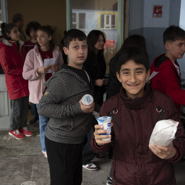 Öğrencilere 23 Nisan'da döner ikramı
