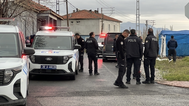 Kayseri'de akrabalar arasında bıçaklı kavga: 3 yaralı