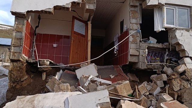 Patnos'ta deprem sonrası inceleme