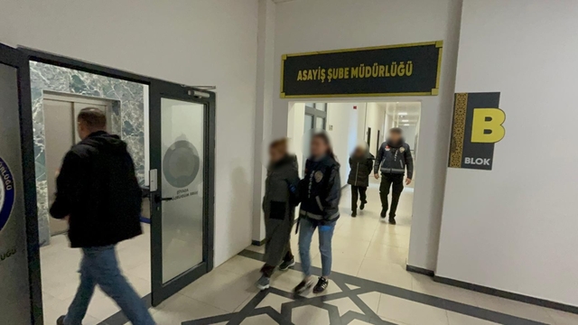 Evden 70 bin liralık ziynet hırsızlığı yapan 2 kadın tutuklandı