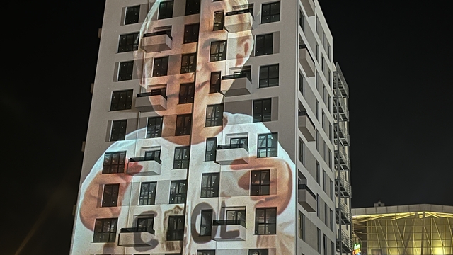 Onlar için en acı 23 Nisan
Grand Kartal Otel faciasında hayatını kaybeden çocukların fotoğrafları binaya yansıtıldı
Acılı baba ve eş Rıfat Doğan: "Özel günler bize daha ağır geliyor"