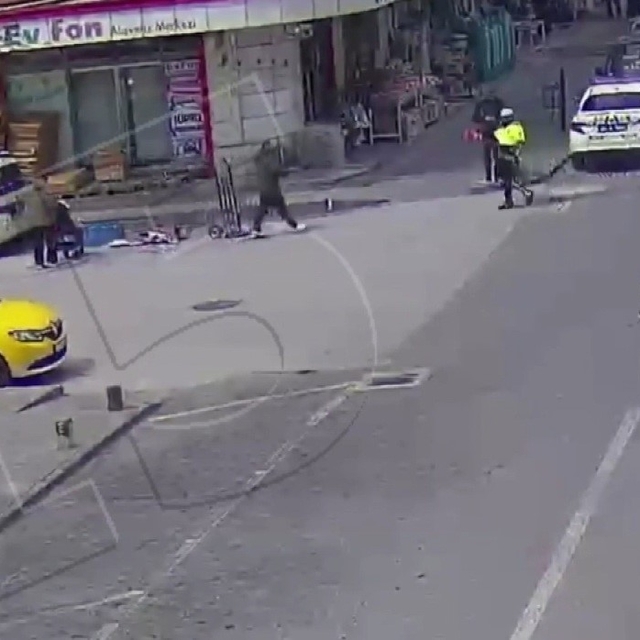 Trafik polisinden duygulandıran 23 Nisan anı