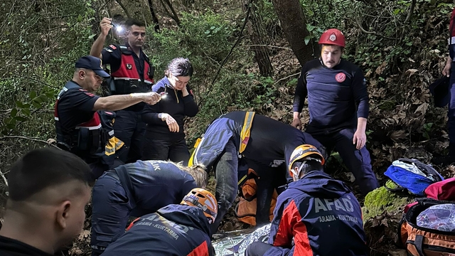 Antalya'da uçuruma düşen kişi yaralandı