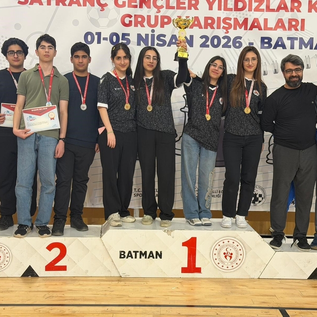 Diyarbakırlı öğrencilerden satrançta çifte zafer