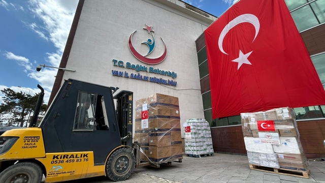 Türkiye'den İran'a sağlık desteği: Van'dan gönderilen yardım tırı sayısı 9 oldu