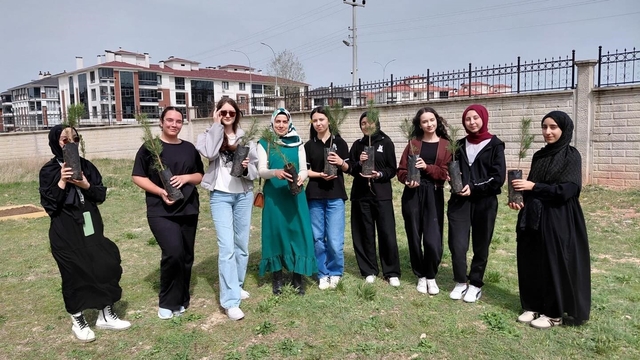 Kütahya'da öğrencilerden doğaya anlamlı katkı