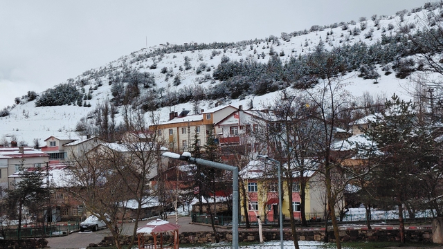 Tokat'ın Başçiftlik ilçesi kar yağışının ardından beyaza büründü