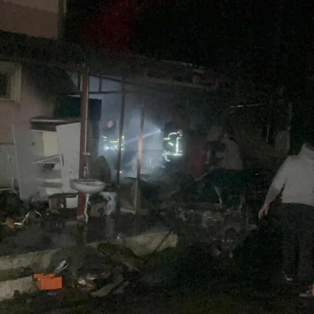 Patlayan kömür kazanı ve tüp villayı küle çeviriyordu