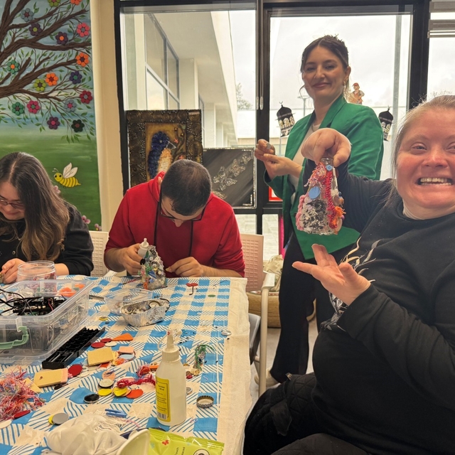 Cam atıklar öğrencilerin elinde sanata dönüştü