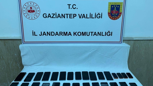 Gaziantep'te 1,7 milyon TL değerinde kaçak cep telefonu ele geçirildi