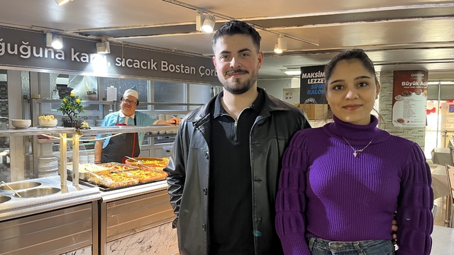 Evlilik için biriktirdikleri para ile restoran açtılar
Hem yol arkadaşı hem de iş arkadaşı oldular
Genç çiftin 1 buçuk milyon TL'ye örnek girişimcilik fikri