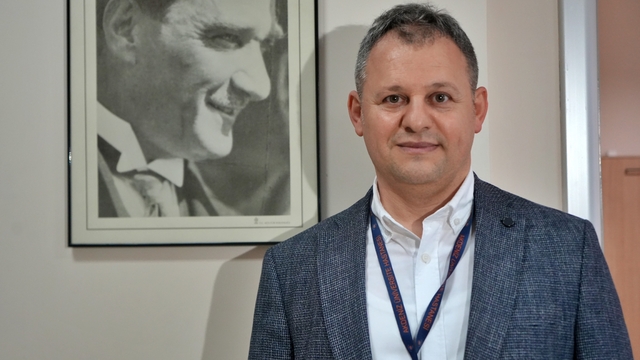 Her 100 erkek bebeğin 3'ünde görülüyor: İnmemiş testiste erken tanı hayati önem taşıyor
Prof. Dr. Uçar: "İnmemiş testiste tümör riski 4-5 kat daha yüksek"
İnmemiş testiste 6 ay ile 1 yaş arası tedavi öneriliyor