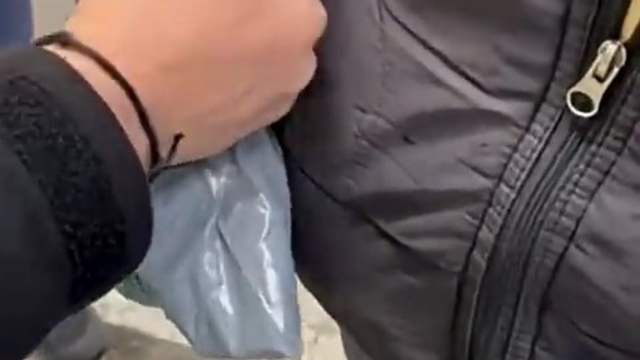 Sınır kapısında cebine sakladığı botoks iğneleriyle yakalandı.
