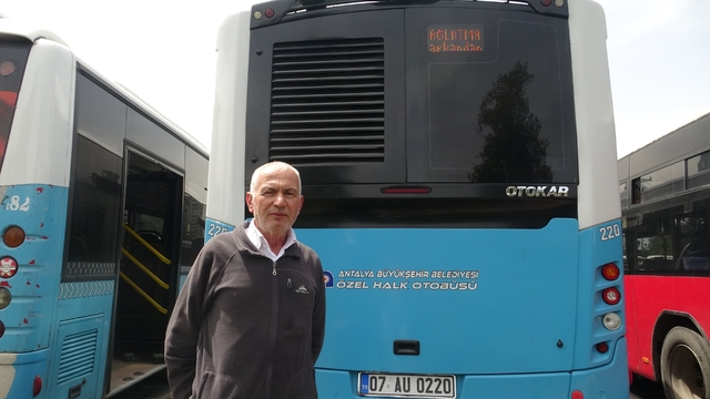 Otobüs şoföründen patenci çocuklara LED'li uyarı: "Patenci kardeş tutma arkadan, anneni babanı ağlatma arkandan"