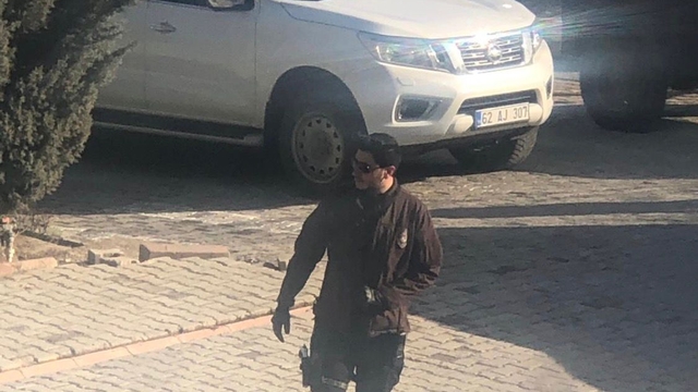 'Silahım yok' diyen Mustafa Türkay Sonel'in kamuflajlı tabancalı fotoğrafı ortaya çıktı
