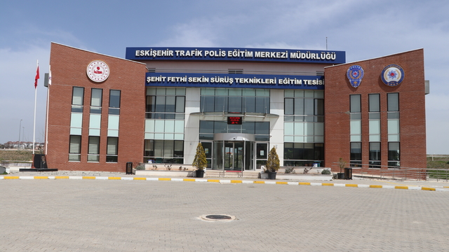 Motosikletli trafik polisleri "Şahinler" zorlu eğitimlerden geçiyor