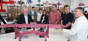 Başkan Çolakbayrakdar: "Gençlerimizin ürettiği her proje Türkiye'nin gücüne...