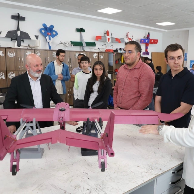 Başkan Çolakbayrakdar: "Gençlerimizin ürettiği her proje Türkiye'nin gücüne...