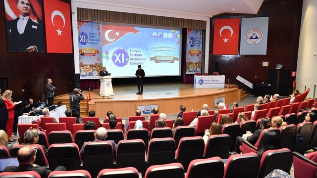 Başkan Büyükkılıç, 11. Erciyes Pediatri Akademisi Kongresi'ne katıldı