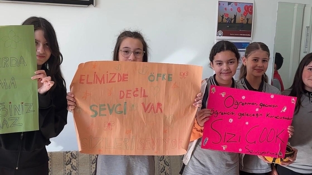 Öğretmenler ve öğrenciler birbirine moral oldu