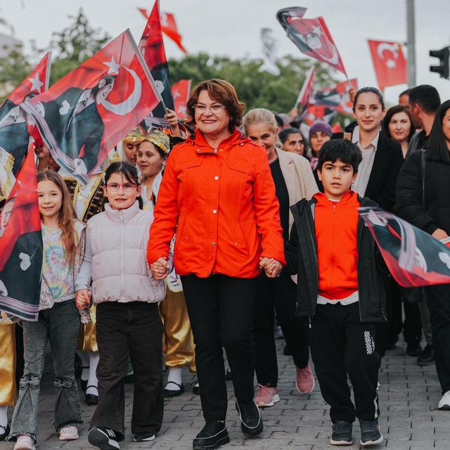 Didim'de bayram coşkusu sokaklara taştı