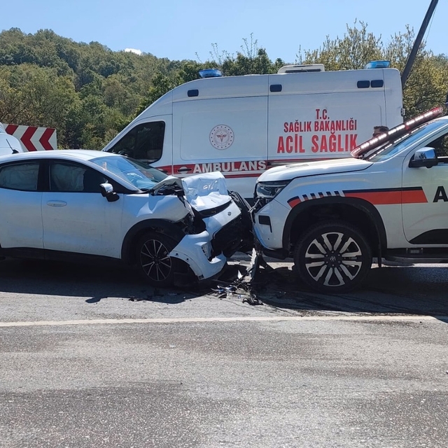 Sapanca'da kaza; 4 yaralı