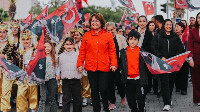 Didim'de bayram coşkusu sokaklara taştı