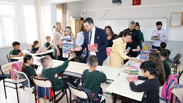 Adana'da çocuklar unutulmadı