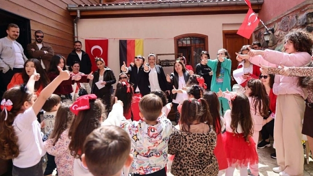 Tekirdağlı minikler Almanca öğrenerek 23 Nisan'ı kutladı
