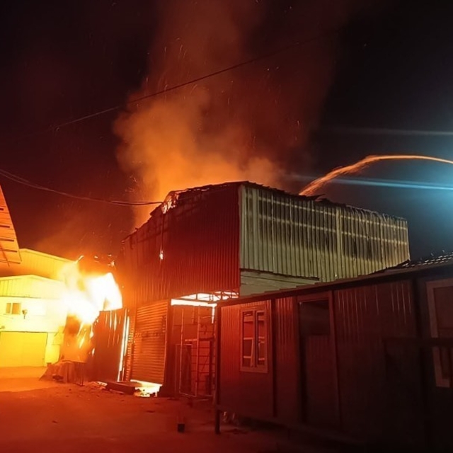 İmalathanesi kundaklanan iş adamı yargılama sürecinin uzatılmasına tepki gö...