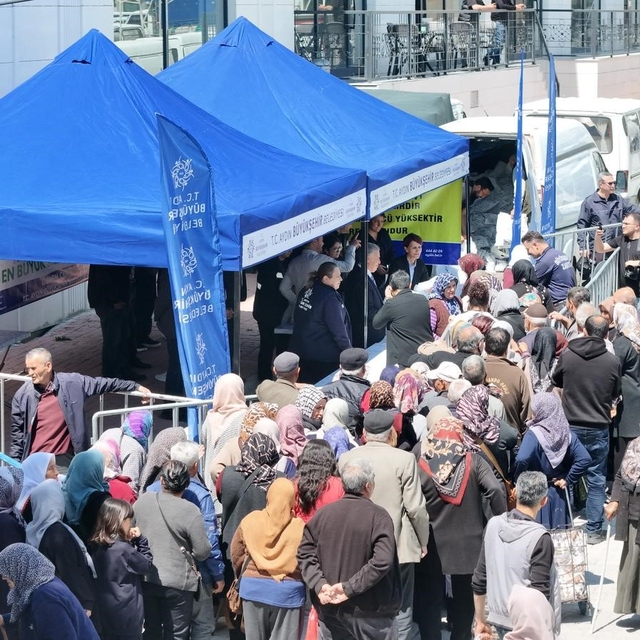 Sultanhisar ve Buharkent'te binlerce fide vatandaşlarla buluştu