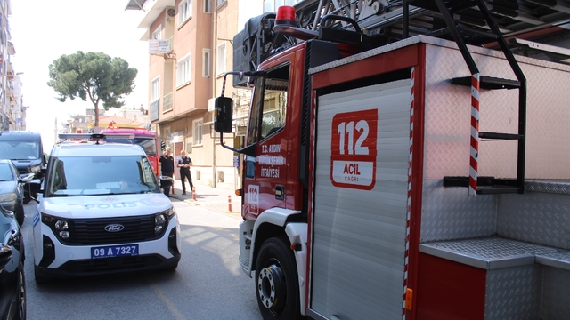 Çatıda yaktığı kablo ekipleri harekete geçirdi